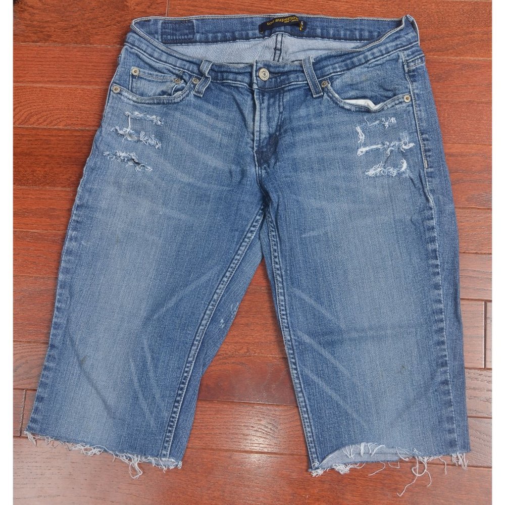 Women's Levi's 524 Too Superlow jean shorts, size 9M, medium wash, distressed
